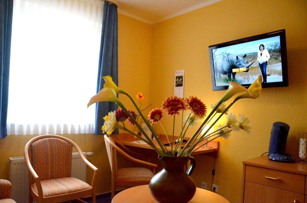 Hotel Am Klieversberg Волфсбург Екстериор снимка