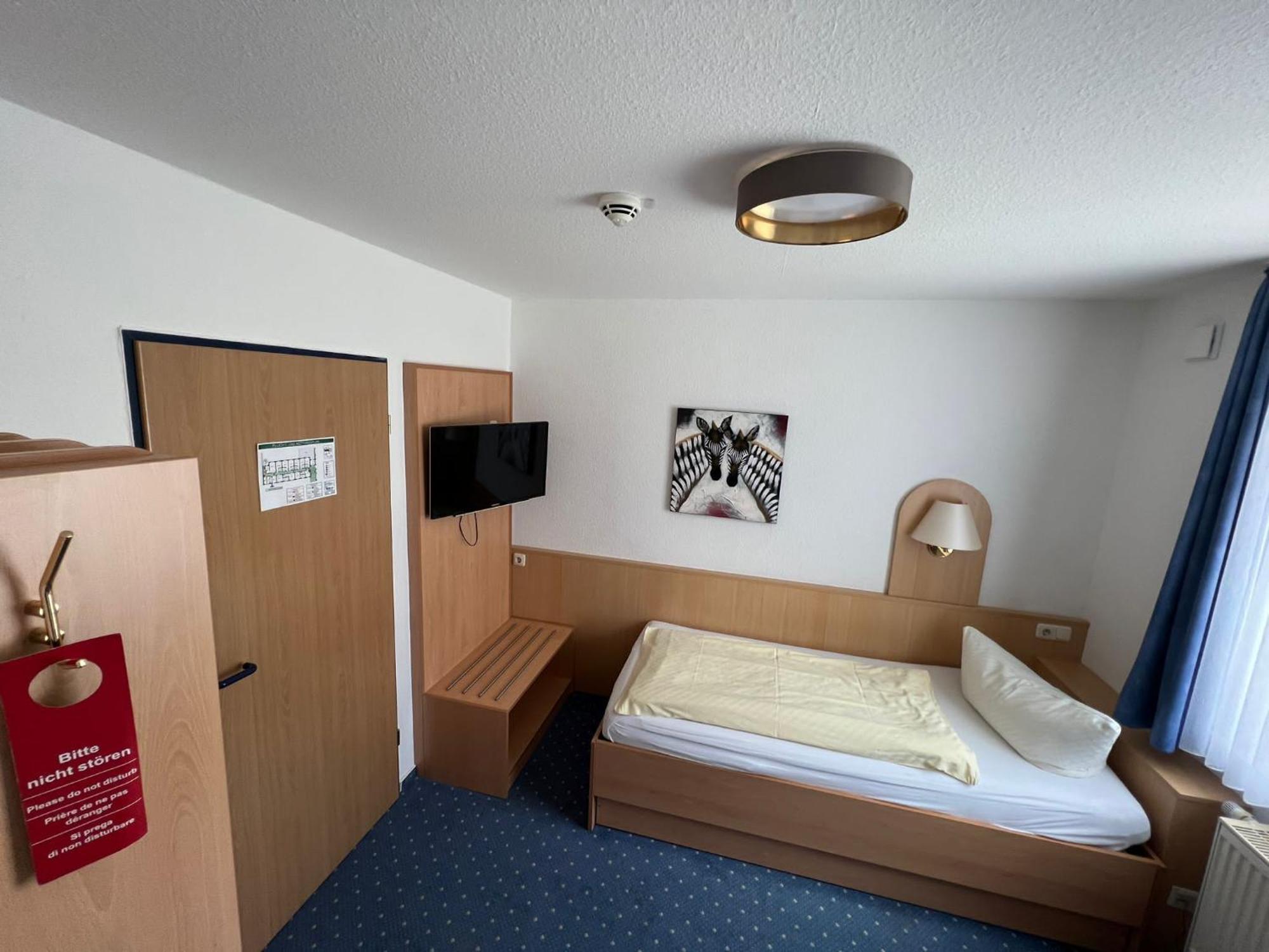 Hotel Am Klieversberg Волфсбург Екстериор снимка