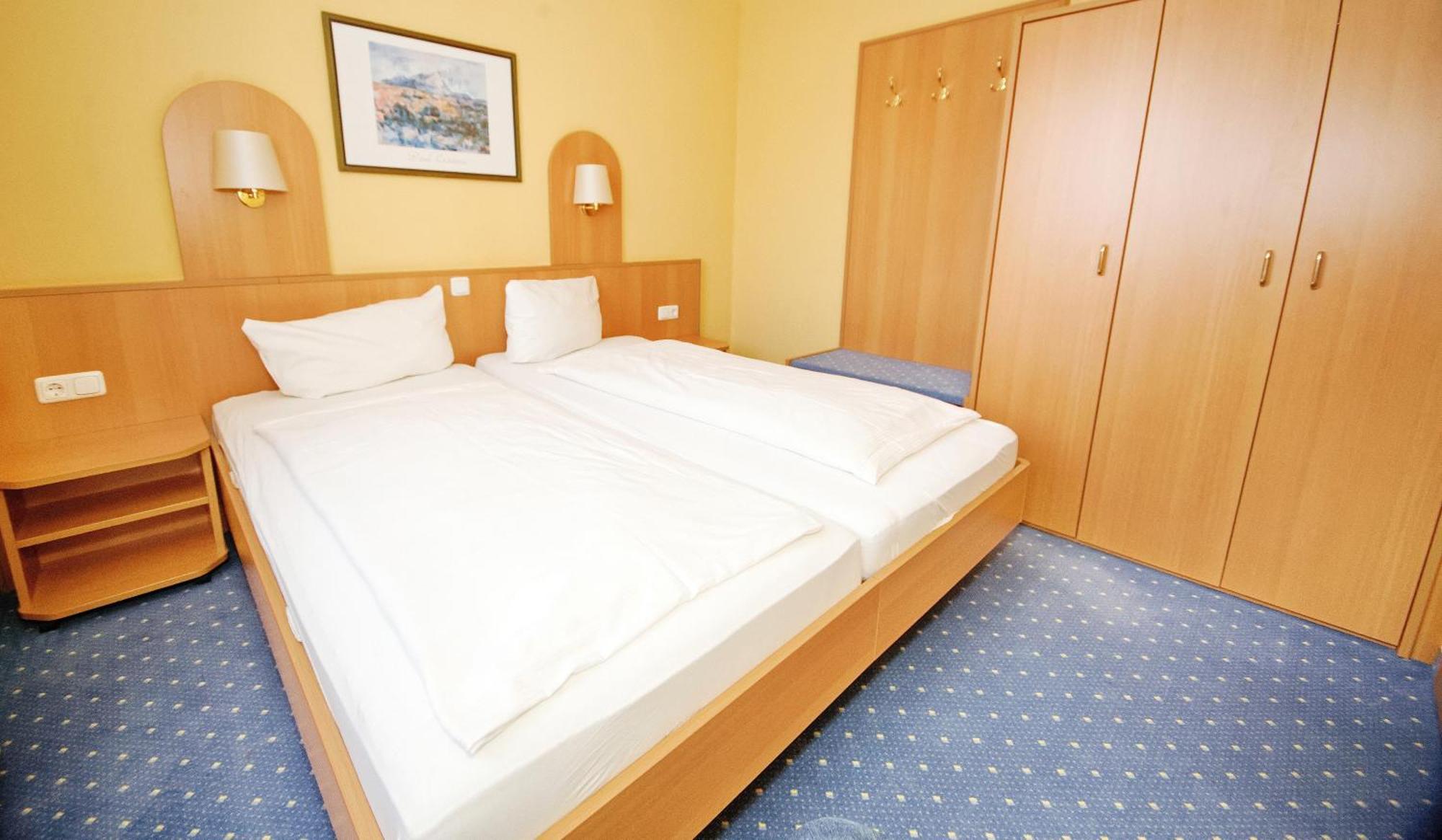 Hotel Am Klieversberg Волфсбург Екстериор снимка