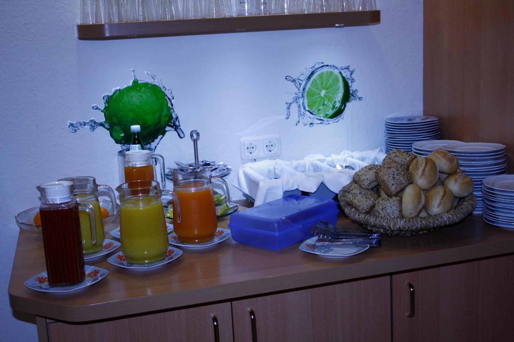 Hotel Am Klieversberg Волфсбург Екстериор снимка