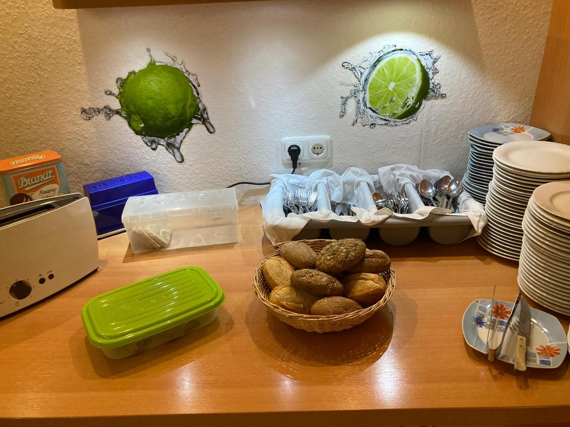 Hotel Am Klieversberg Волфсбург Екстериор снимка
