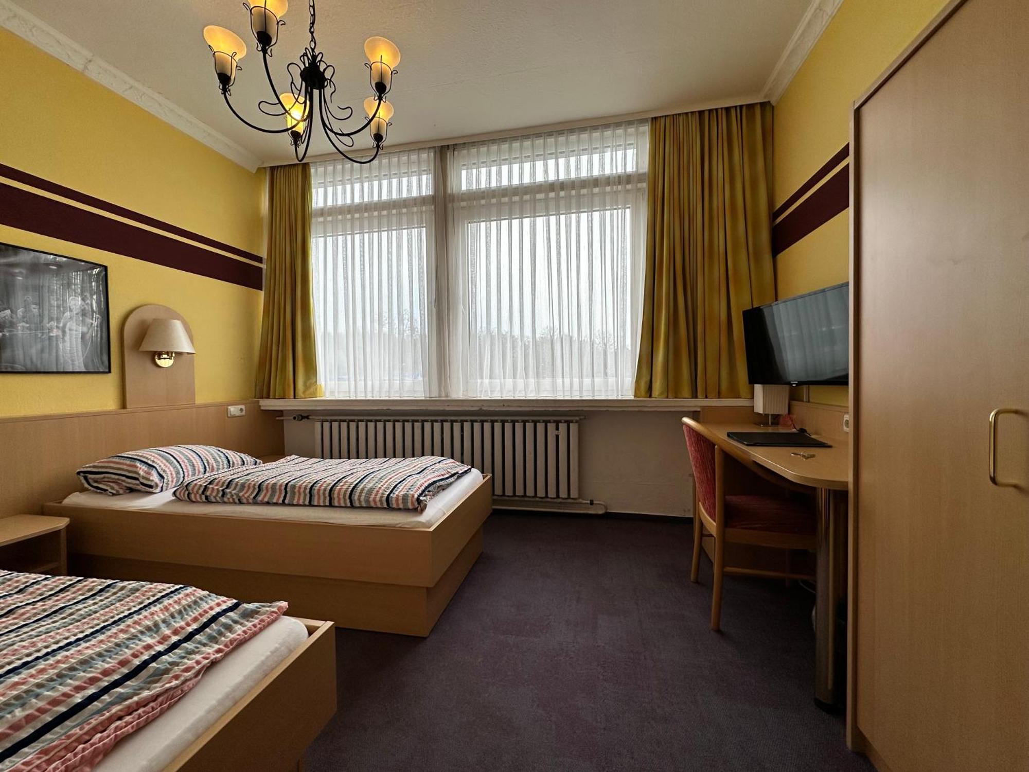 Hotel Am Klieversberg Волфсбург Екстериор снимка