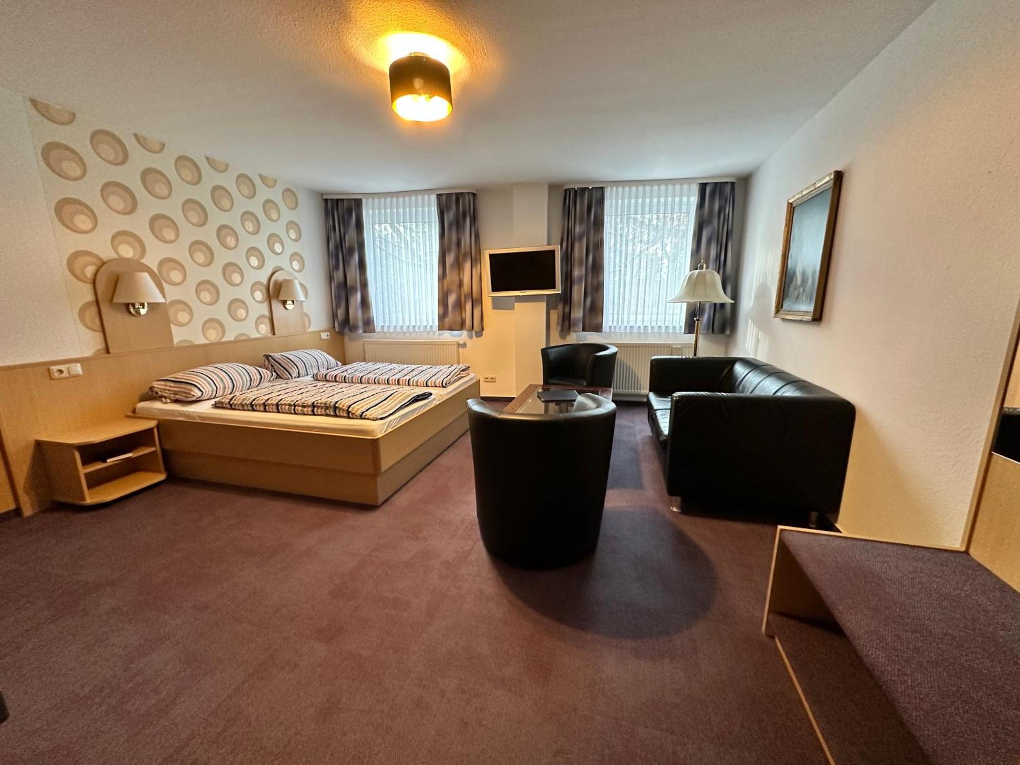 Hotel Am Klieversberg Волфсбург Екстериор снимка
